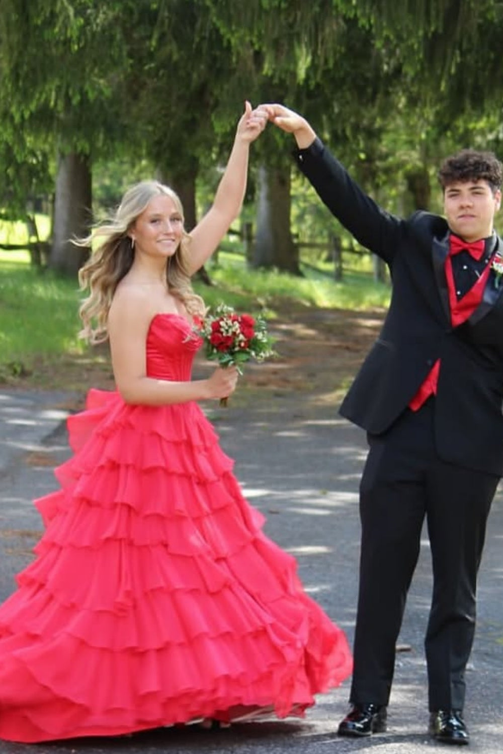 Red Sweetheart Lace Applique A-line Ruffle Prom Dress