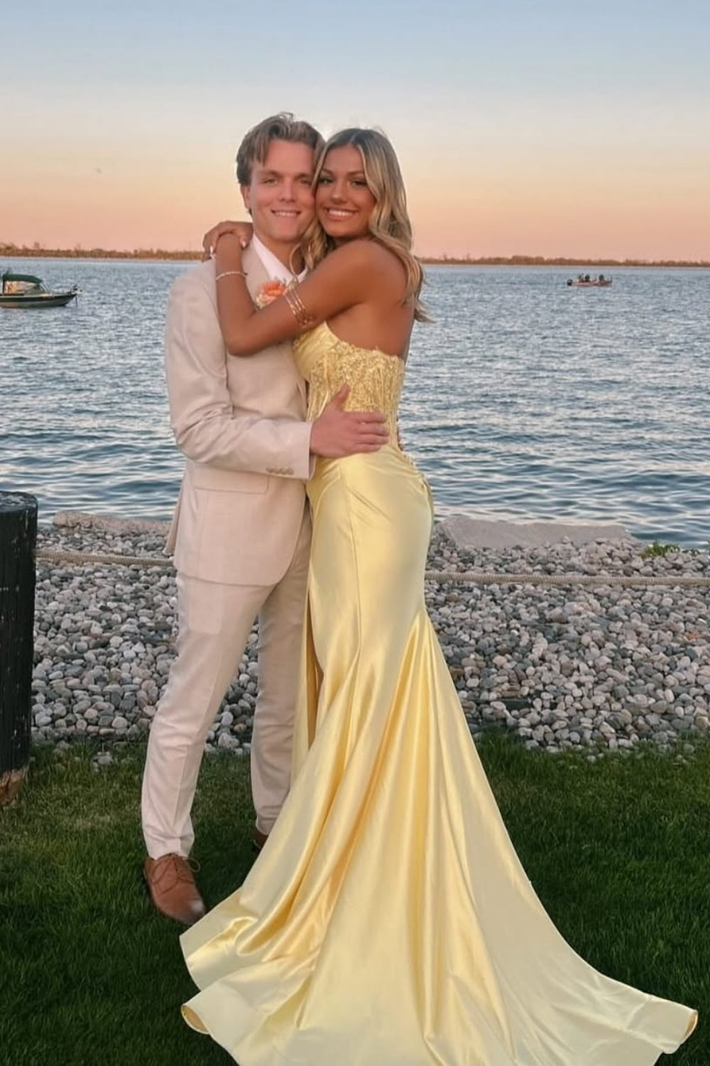 Srtapless Mermaid Lace Applique Prom Dress in Yellow