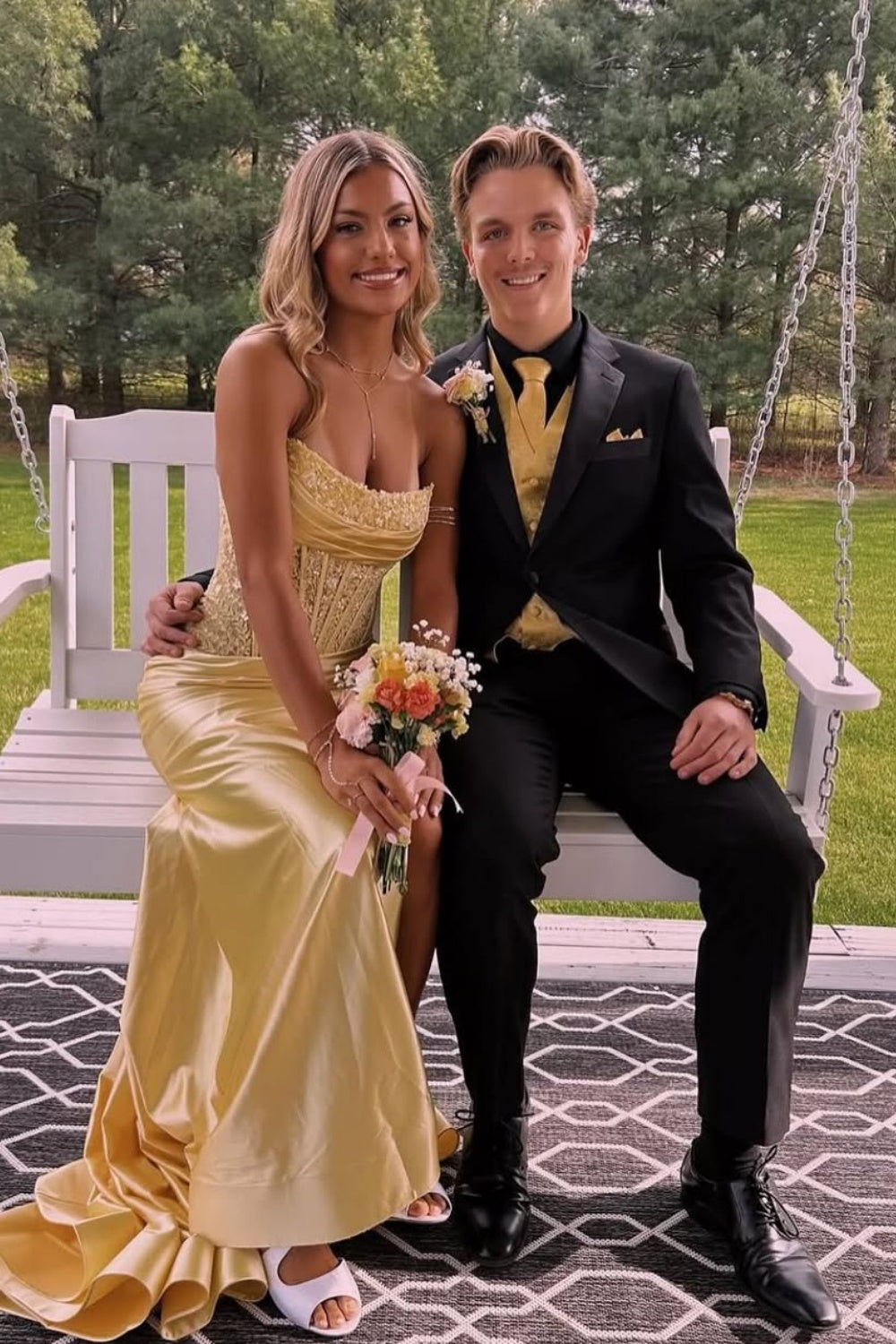 Srtapless Mermaid Lace Applique Prom Dress in Yellow