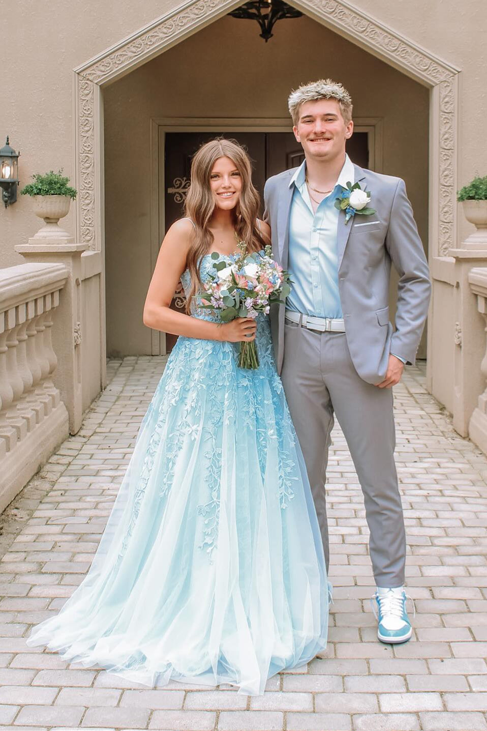 Lace Applique A-line Sapghetti Strap Lace-up Prom Dress in Blue