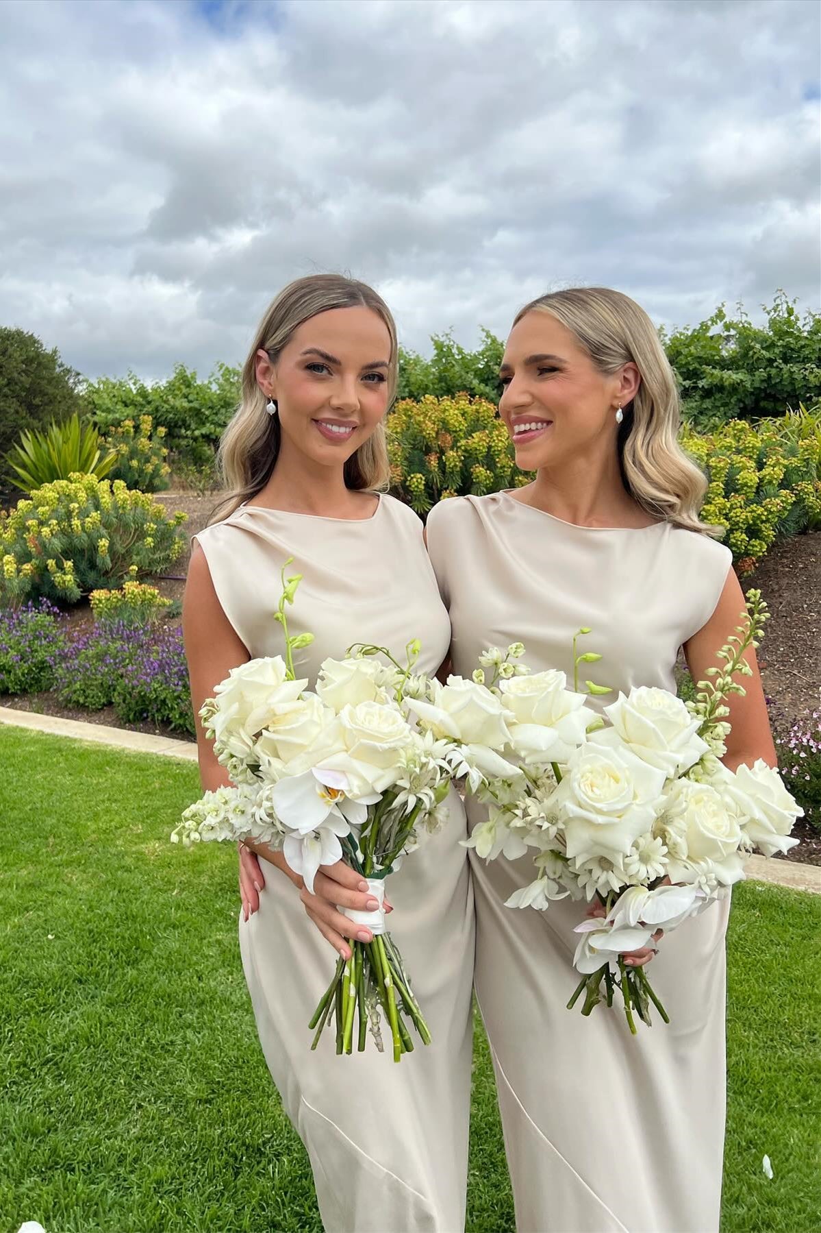 Sleeveless Fitted Bridesmaid Dress with Slit in Champange