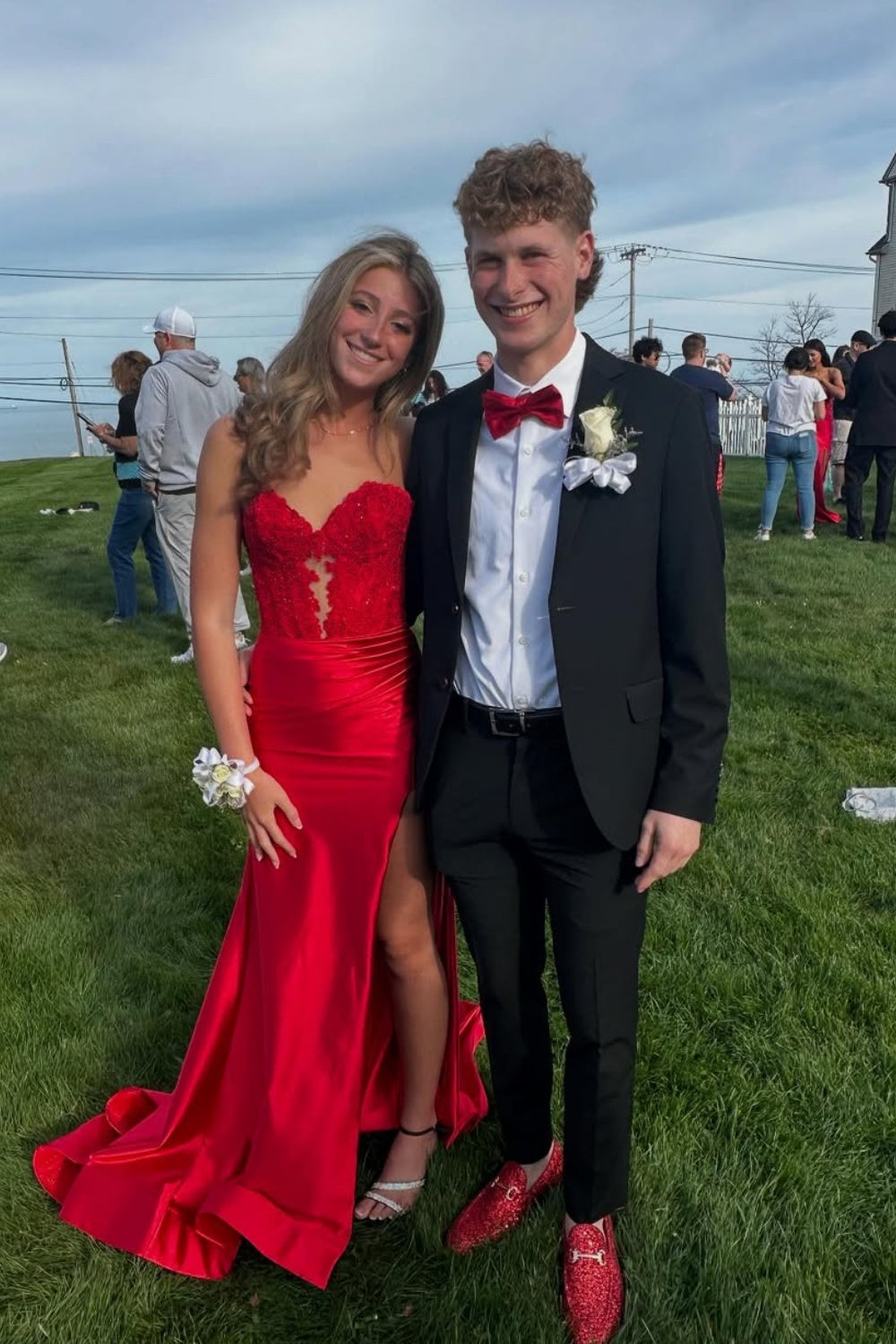 Lace Appliques Strapless Mermaid Prom Dress with Slit in Red