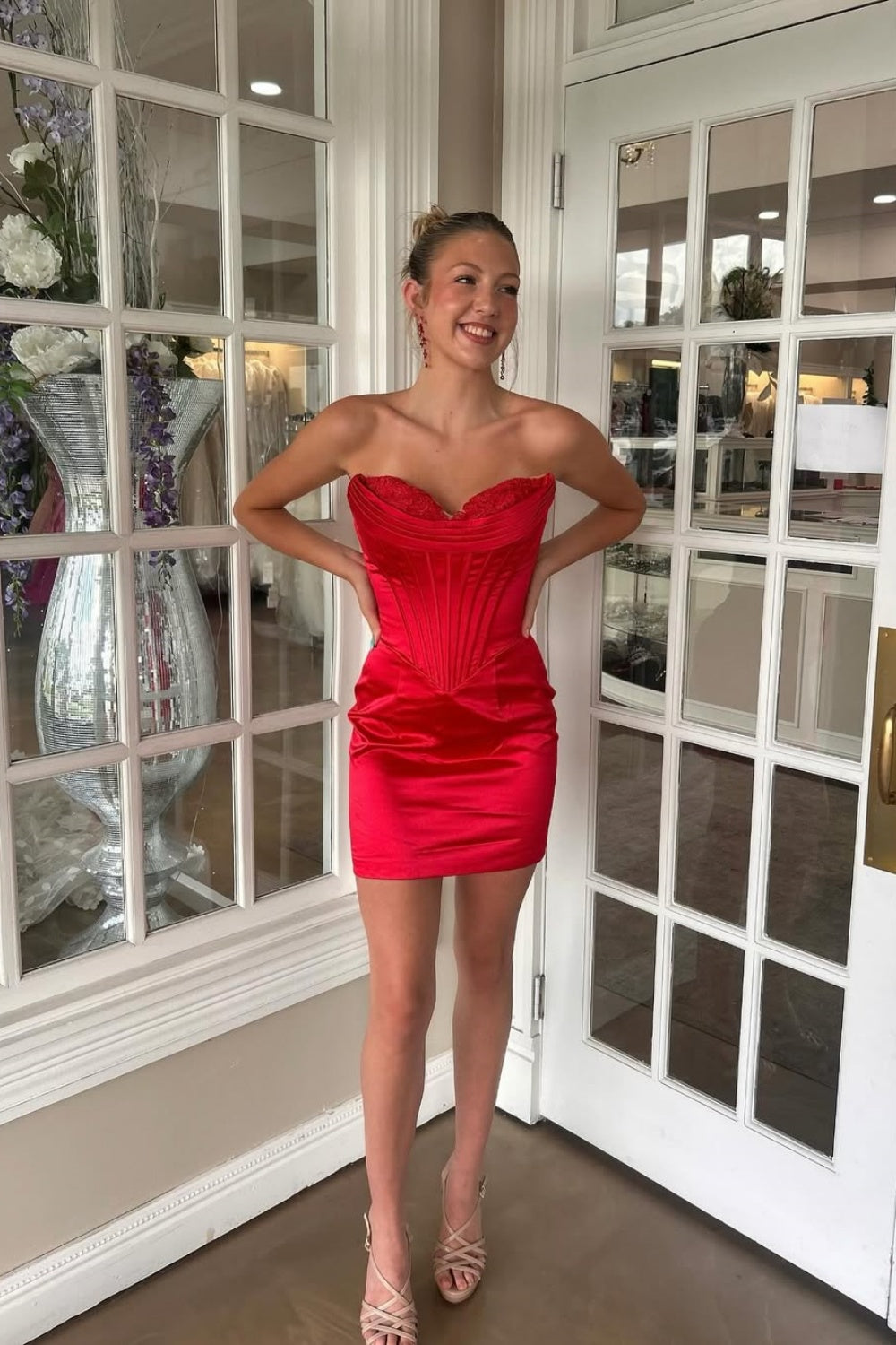 Sweetheart Lace Applique Fitted Ruched Homecoming Dress in Red