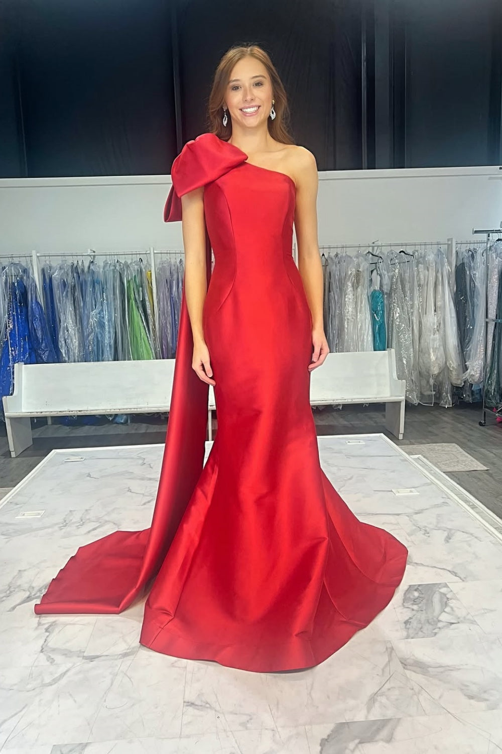 Bow One-shoulder A-line Prom Dress with Train in Red