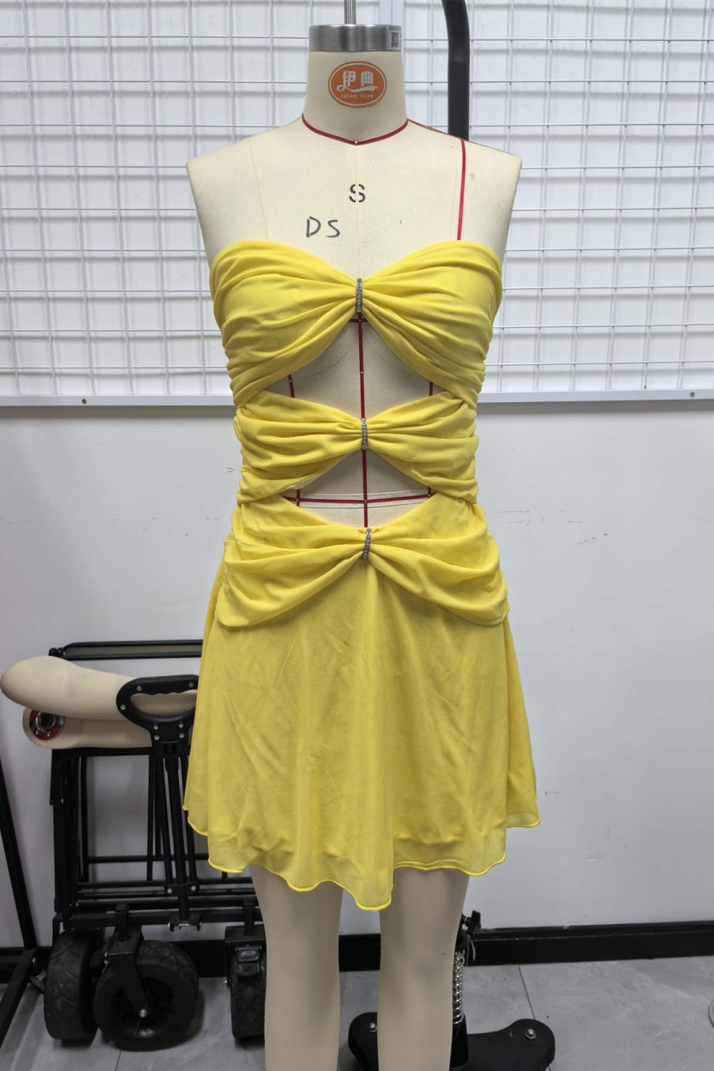 Strapless Keyhole A-line Ruched Homecoming Dress with Pearl in Yellow