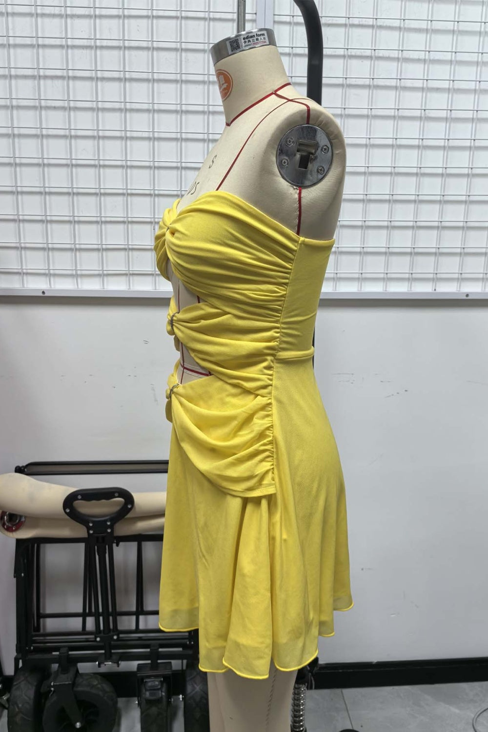 Strapless Keyhole A-line Ruched Homecoming Dress with Pearl in Yellow