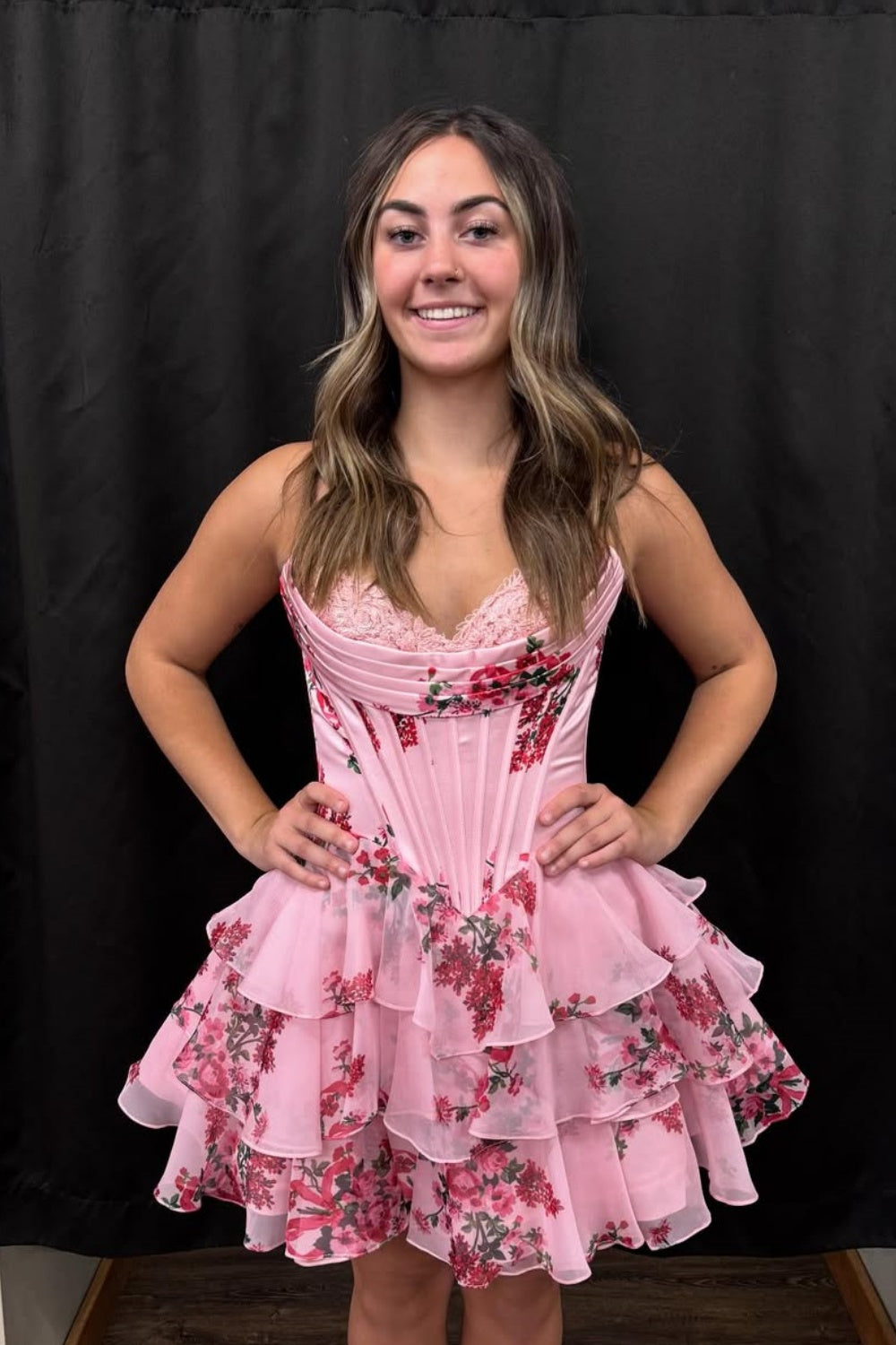 Sweetheart Lace Appliques A-line Ruffle Homecoming Dress in Pink