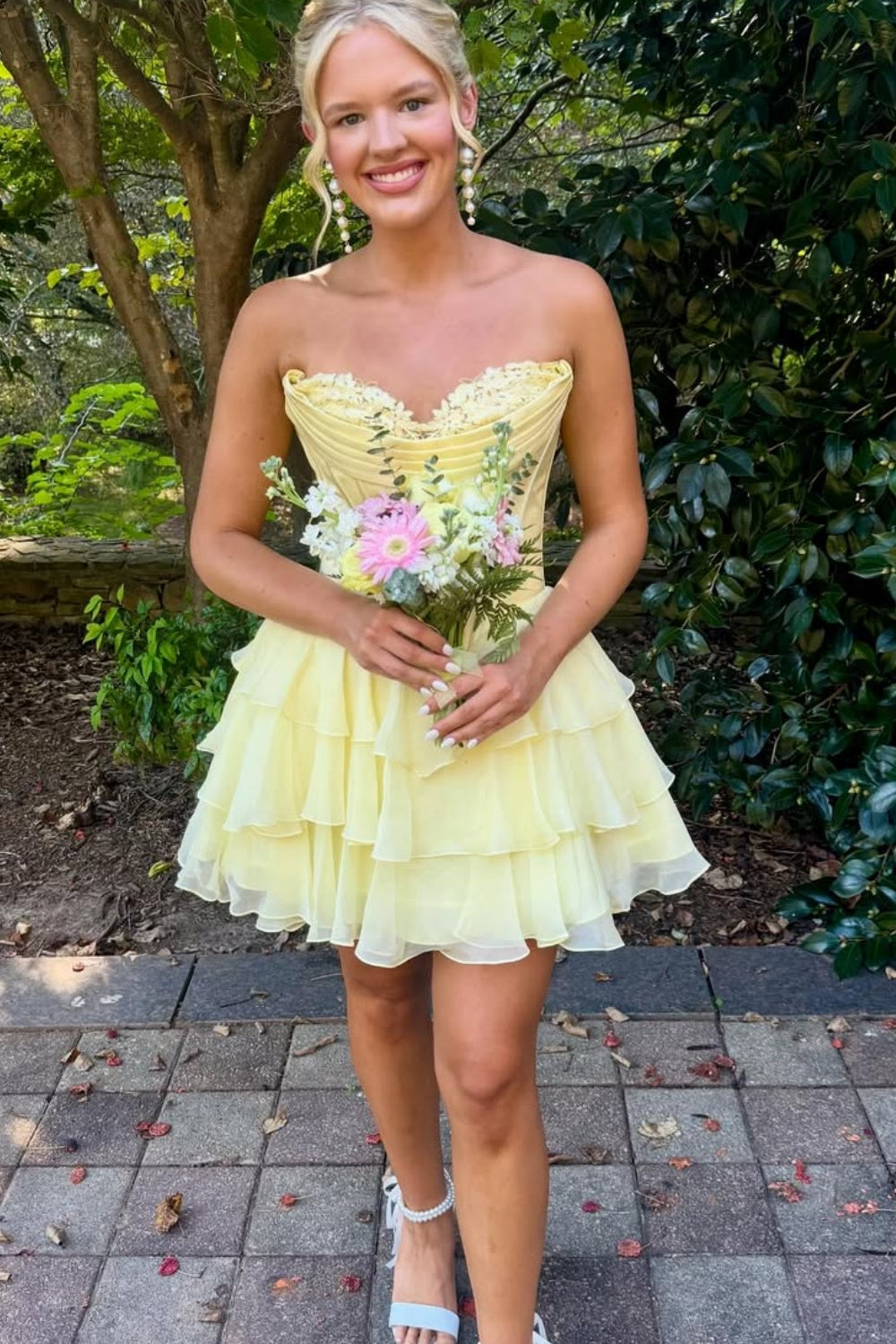 Lace Appliques Sweetheart A-line Ruffle Homecoming Dress in Yellow